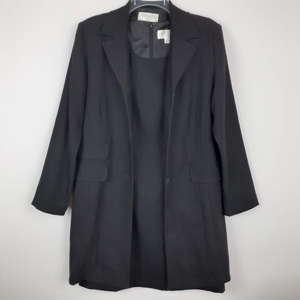 Casual Corner Dress Suit Set with long Blazer, Size 10P. Black Chic Career
